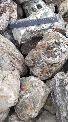 Kamenclub.ru: Кварцевый валунчик фр.100-300 мм.  купить в Московской области кварц белый, бежевый молочный рыжий крупный природный камень галечник 7850 руб/т   фото КАМЕНЬ КЛУБ