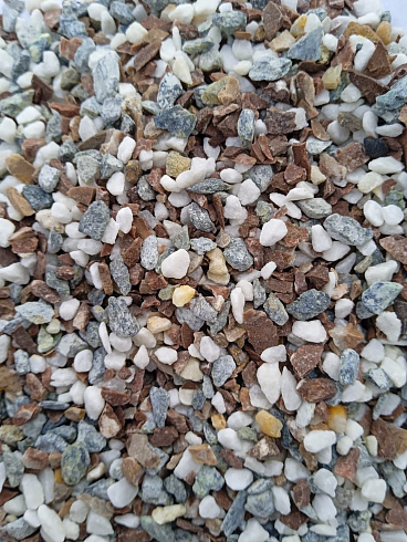 Kamenclub.ru: Мраморная крошка (щебень крошка микс : белый-черный-розовый) фр. 5-10 мм.  купить в Московской области мрамор белый, черный, розовый, разноцветный микс декоративная мраморная каменная крошка 12000 руб/т   фото КАМЕНЬ КЛУБ