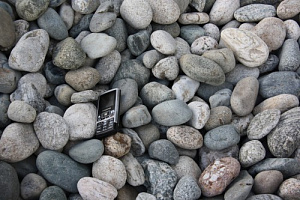 Kamenclub.ru: Галька речная окат (ассорти) фр. 50-100 мм. купить  в Московской области галька природная округлая серая белая черная серая коричневая синяя галька речная окатанная округлая 6200 руб/т   фото КАМЕНЬ КЛУБ