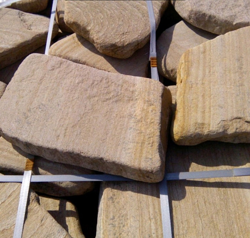 Kamenclub.ru: Песчаник пластушка галтованный желтый с рисунком (3 см)  купить в Московской области плитняк - пластушка желтый песчаник 21000 руб/м3   фото КАМЕНЬ КЛУБ