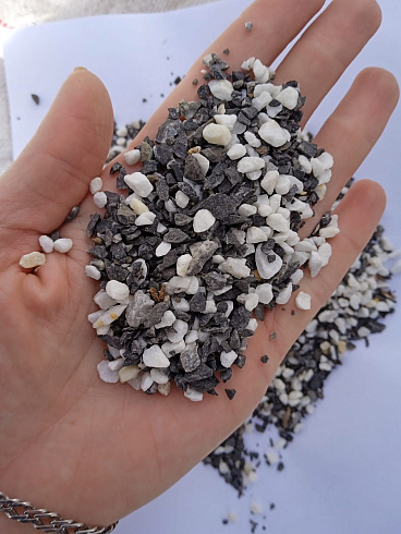 Kamenclub.ru: Мраморная крошка (щебень крошка микс: белый-зеленый-розовый) фр. 3-5 мм.  купить в Московской области мрамор белый, зеленый, розовый мраморная декоративная крошка каменная 12000 руб/т   фото КАМЕНЬ КЛУБ