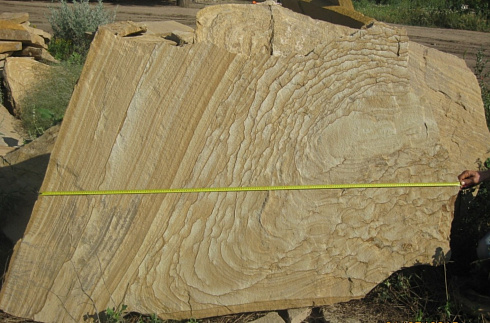 Kamenclub.ru: Форматный камень (плаха) пошаговая дорожка от 70-150 см (4 -12 см)  купить в Московской области плитняк  форматный плаха желтый песчаник 9 000 руб/т   фото КАМЕНЬ КЛУБ