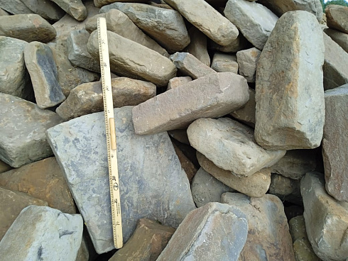 Kamenclub.ru: Песчаник для мощения дорожек, площадок, парковок ( фр 5-10 см)  купить в Московской области песчаник  серый желтый коричневый рыжий песчаник оголтованный окатанный 6500 руб/т   фото КАМЕНЬ КЛУБ