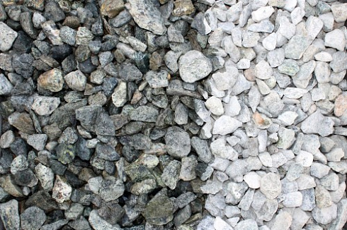 Kamenclub.ru: Щебень крошка зеленый (змеевик) фр. 20-40 мм.  купить в Московской области мрамор зеленый, салатовый ландшафтная мраморная крошка 8500 руб/т   фото КАМЕНЬ КЛУБ