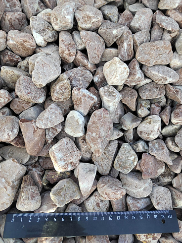 Kamenclub.ru: Мраморная крошка (щебень галтованный розовый) фр.20-40 мм.  купить в Московской области мрамор розовый, красный оголтованный округлый щебень  15000 руб/т   фото КАМЕНЬ КЛУБ