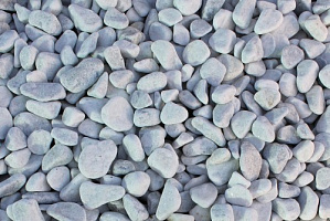 Kamenclub.ru: Мраморная крошка (щебень галтованный белый), фр.20-40 мм.  купить в Московской области мрамор белый бежевый молочный мраморный щебень декоративный 17000 руб/т   фото КАМЕНЬ КЛУБ