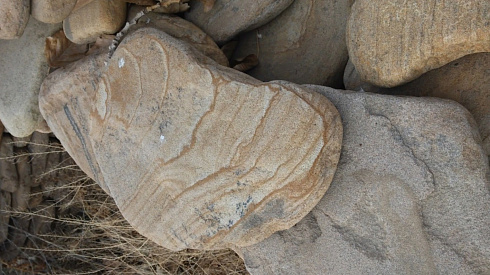 Kamenclub.ru: Песчаник пластушка галтованный желтый с рисунком (3 см)  купить в Московской области плитняк - пластушка желтый песчаник 21000 руб/м3   фото КАМЕНЬ КЛУБ