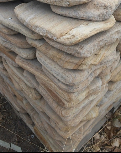 Kamenclub.ru: Песчаник пластушка галтованный желтый с рисунком (3 см)  купить в Московской области плитняк - пластушка желтый песчаник 21000 руб/м3   фото КАМЕНЬ КЛУБ