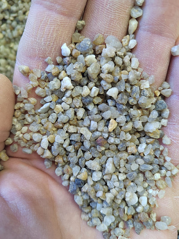 Кварцевый песок сухой фракцинированный фр. 1,6-4 мм.  купить в Московской области фото Камень Клуб