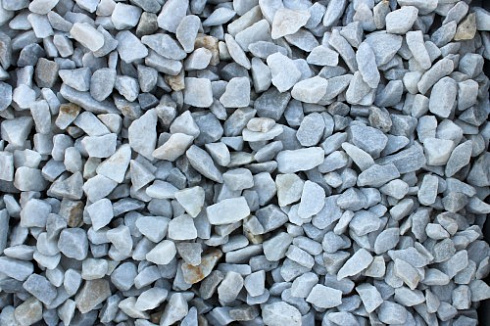 Kamenclub.ru: Мраморная крошка, щебень, цвет-белый,  фр. 20-40 мм.  купить в Московской области мрамор белый молочный слоновая кость айвори  мраморная крошка ландшафтная 12000 руб/т   фото КАМЕНЬ КЛУБ