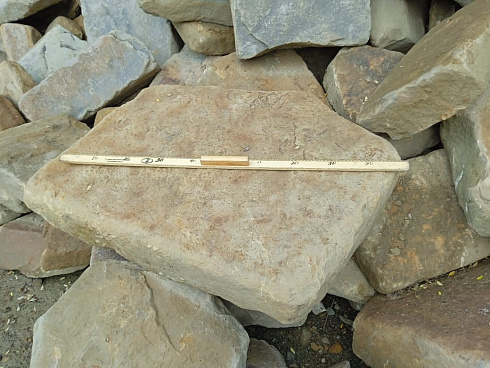 Kamenclub.ru: Песчаник для мощения дорожек, площадок, парковок ( фр 5-10 см)  купить в Московской области песчаник  серый желтый коричневый рыжий песчаник оголтованный окатанный 6500 руб/т   фото КАМЕНЬ КЛУБ