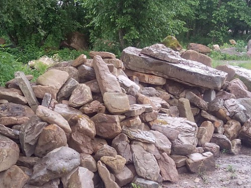 Kamenclub.ru: Песчаник декоративный ландшафтный (фр. 300-500 мм)  купить в Московской области песчаник желтый рыжий серый зеленый валун речной окатанный природный песчаника 4 500 руб/т   фото КАМЕНЬ КЛУБ