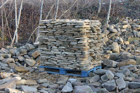 Kamenclub.ru: Песчаник колотый для облицовки (фр. 2-3 см)  купить в Московской области песчаник бежевый серый рыжий песчаник строительный 5000 руб/т   фото КАМЕНЬ КЛУБ