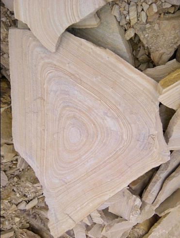 Kamenclub.ru: Форматный камень (плаха) пошаговая дорожка от 70-150 см (4 -12 см)  купить в Московской области плитняк  форматный плаха желтый песчаник 9 000 руб/т   фото КАМЕНЬ КЛУБ