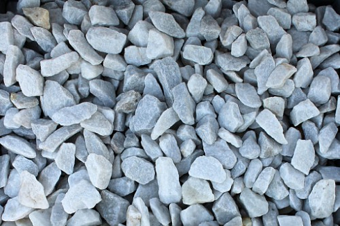 Kamenclub.ru: Мраморная крошка, щебень, цвет-белый,  фр. 20-40 мм.  купить в Московской области мрамор белый молочный слоновая кость айвори  мраморная крошка ландшафтная 12000 руб/т   фото КАМЕНЬ КЛУБ