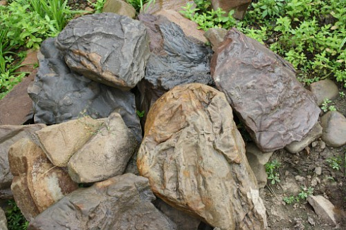 Kamenclub.ru: Песчаник декоративный ландшафтный (фр. 300-500 мм)  купить в Московской области песчаник желтый рыжий серый зеленый валун речной окатанный природный песчаника 4 500 руб/т   фото КАМЕНЬ КЛУБ