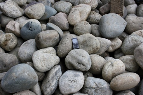 Kamenclub.ru: Речной валун (Ассорти) фр.100-300 мм.  купить в Московской области галечник серый, темно-серый, светло-серый речная галька крупных размеров 4200 руб/т   фото КАМЕНЬ КЛУБ