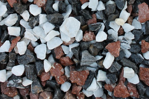 Kamenclub.ru: Мраморная крошка (щебень крошка микс: белый-зеленый-розовый) фр. 3-5 мм.  купить в Московской области мрамор белый, зеленый, розовый мраморная декоративная крошка каменная 12000 руб/т   фото КАМЕНЬ КЛУБ