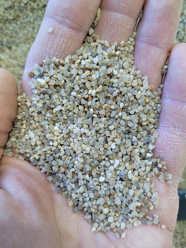 Кварцевый песок для водоподготовки фр. 1,6-3 мм.  купить в Московской области фото Камень Клуб