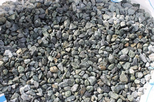 Kamenclub.ru: Щебень крошка зеленый (змеевик) фр. 20-40 мм.  купить в Московской области мрамор зеленый, салатовый ландшафтная мраморная крошка 8500 руб/т   фото КАМЕНЬ КЛУБ