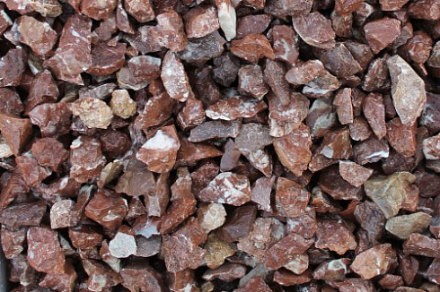 Kamenclub.ru: Мраморная крошка (щебень крошка розовый) фр. 20-40 мм.  купить в Московской области мрамор розовый, красный мраморная крошка декоративная 11000 руб/т   фото КАМЕНЬ КЛУБ