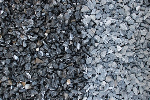 Kamenclub.ru: Щебень крошка черный (мрамор) фр. 10-20 мм.  купить в Московской области мрамор черный с белыми прожилками, черный, белый каменная ландшафтная декоративная крошка щебня 11000 руб/т   фото КАМЕНЬ КЛУБ