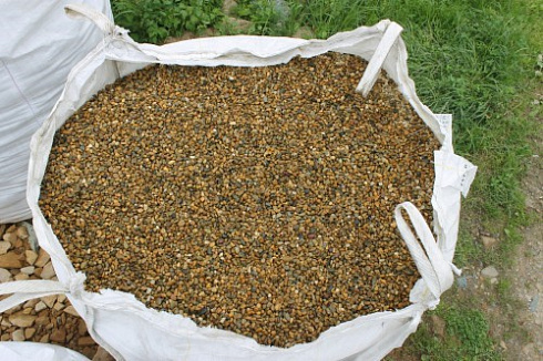 Kamenclub.ru: Галька окат (серо-желтая) фр.10-20 мм. купить  в Московской области галька серо-желтая, рыжая, серый речная окатанная округлая галька 5000 руб/т   фото КАМЕНЬ КЛУБ