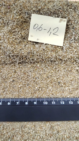 Кварцевый песок для площадок фр. 0,6-1,2 мм.  купить в Московской области фото Камень Клуб