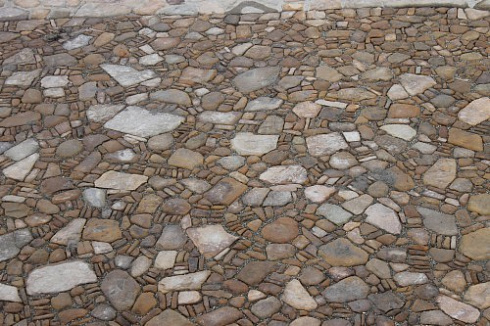 Kamenclub.ru: Песчаник для мощения дорожек, площадок, парковок ( фр 5-10 см)  купить в Московской области песчаник  серый желтый коричневый рыжий песчаник оголтованный окатанный 6500 руб/т   фото КАМЕНЬ КЛУБ