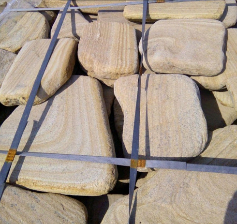 Kamenclub.ru: Песчаник пластушка галтованный желтый с рисунком (3 см)  купить в Московской области плитняк - пластушка желтый песчаник 21000 руб/м3   фото КАМЕНЬ КЛУБ