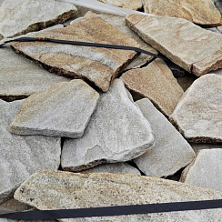 Kamenclub.ru: Песчаник пластушка галтованный желтый с рисунком (3 см)  купить в Московской области плитняк - пластушка желтый песчаник 21000 руб/м3   фото КАМЕНЬ КЛУБ