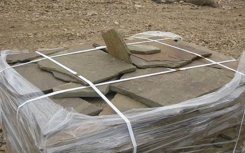 Kamenclub.ru: Песчаник пластушка серо-зеленый (4,0 см- 5,0 см)  купить в Московской области песчаник серо-зеленый, серый, зеленый песчаник рваный ландшафтный колотый 9000 руб/м3   фото КАМЕНЬ КЛУБ