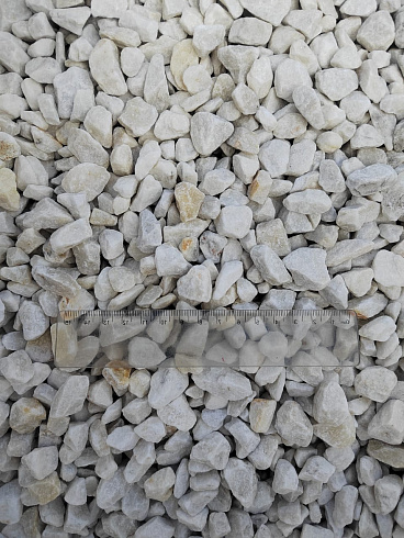 Kamenclub.ru: Мраморная крошка, щебень, цвет-белый, фр. 10-20 мм.  купить в Московской области мрамор белый, молочный айвори каменная ландшафтная декоративная крошка шебня 12000 руб/т   фото КАМЕНЬ КЛУБ