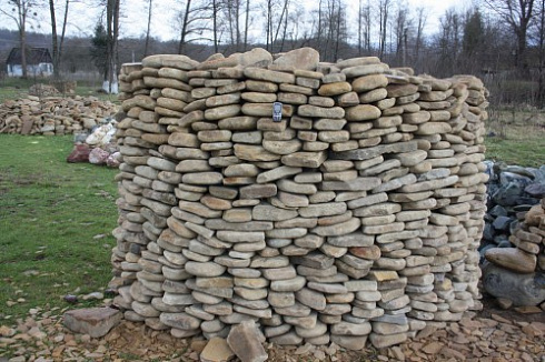 Kamenclub.ru: Песчаник для мощения дорожек, площадок, парковок ( фр 5-10 см)  купить в Московской области песчаник  серый желтый коричневый рыжий песчаник оголтованный окатанный 6500 руб/т   фото КАМЕНЬ КЛУБ