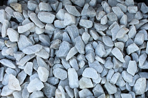 Kamenclub.ru: Мраморная крошка, щебень, цвет-белый, фр. 40-70 мм.  купить в Московской области мрамор белый молочный айвори мраморный каменный декоративный  12000 руб/т   фото КАМЕНЬ КЛУБ