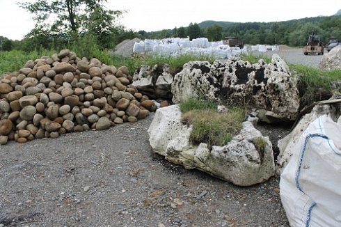 Kamenclub.ru: Песчаник ядра, фр. 100-300 мм  купить в Московской области песчаник бежевый серый рыжий речная галька 5 000 руб/т   фото КАМЕНЬ КЛУБ