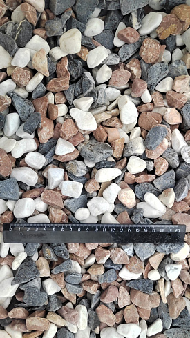 Kamenclub.ru: Мраморная крошка (щебень галтованный микс:белый-зеленый-розовый) фр.20-40 мм.  купить в Московской области мрамор белый, зеленый, розовый мрамор декоративный (галтовка) 15500 руб/т   фото КАМЕНЬ КЛУБ