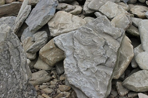 Kamenclub.ru: Песчаник декоративный ландшафтный (фр. 300-500 мм)  купить в Московской области песчаник желтый рыжий серый зеленый валун речной окатанный природный песчаника 4 500 руб/т   фото КАМЕНЬ КЛУБ